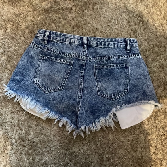 Stylish Jean shorts - Picture 3 of 5